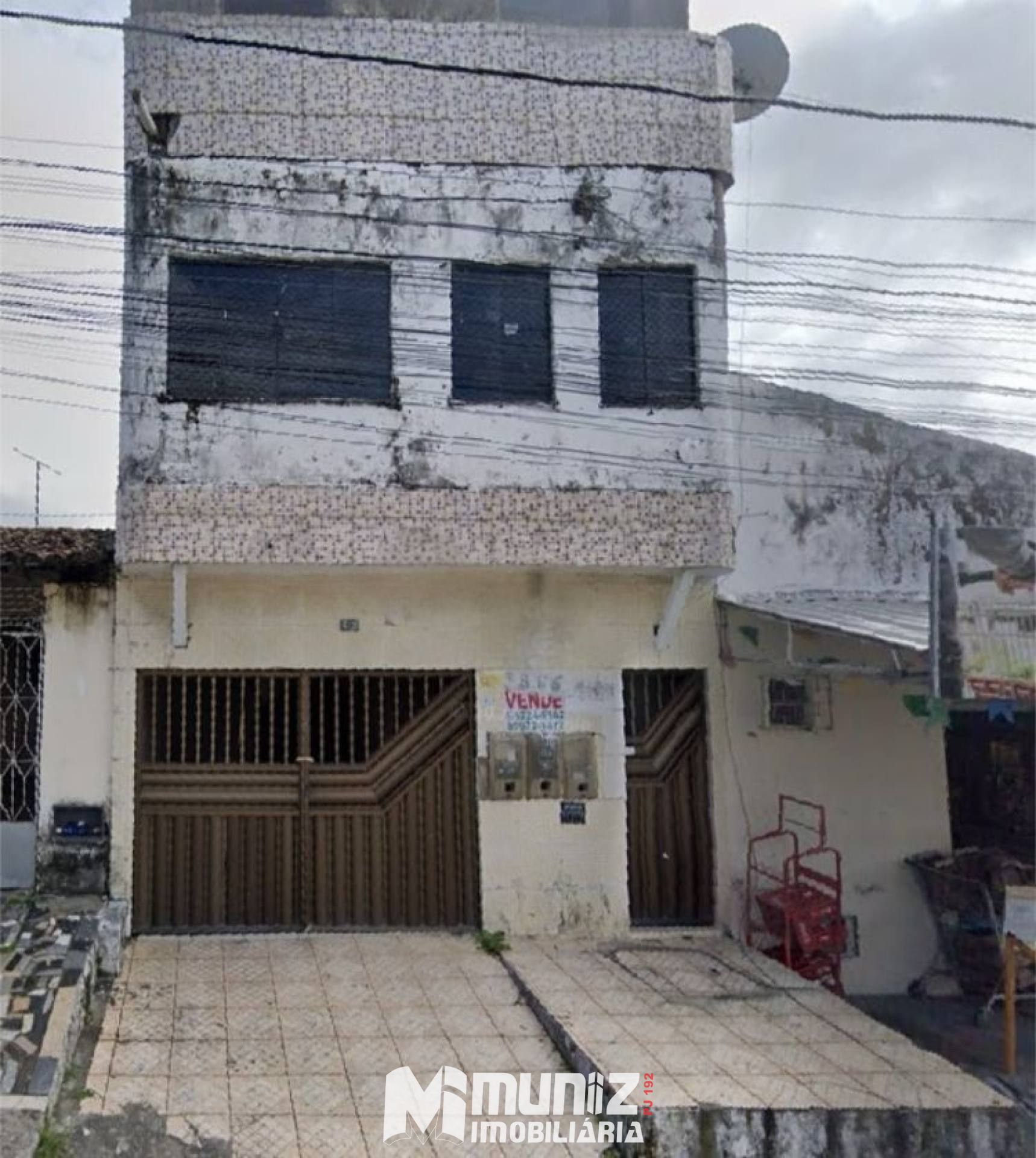VENDE-SE CASA COM 3 PAVIMENTOS NA RUA MÉXICO