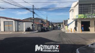 VENDE-SE CASA COM 3 PAVIMENTOS NA RUA MÉXICO