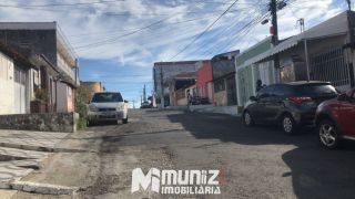 VENDE-SE CASA COM 3 PAVIMENTOS NA RUA MÉXICO