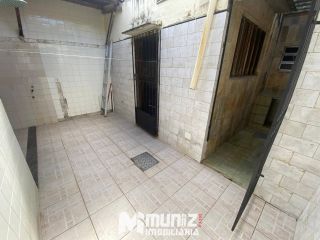 ALUGA-SE CASA NA RUA CONSTANTINO GOMES DE SOUZA