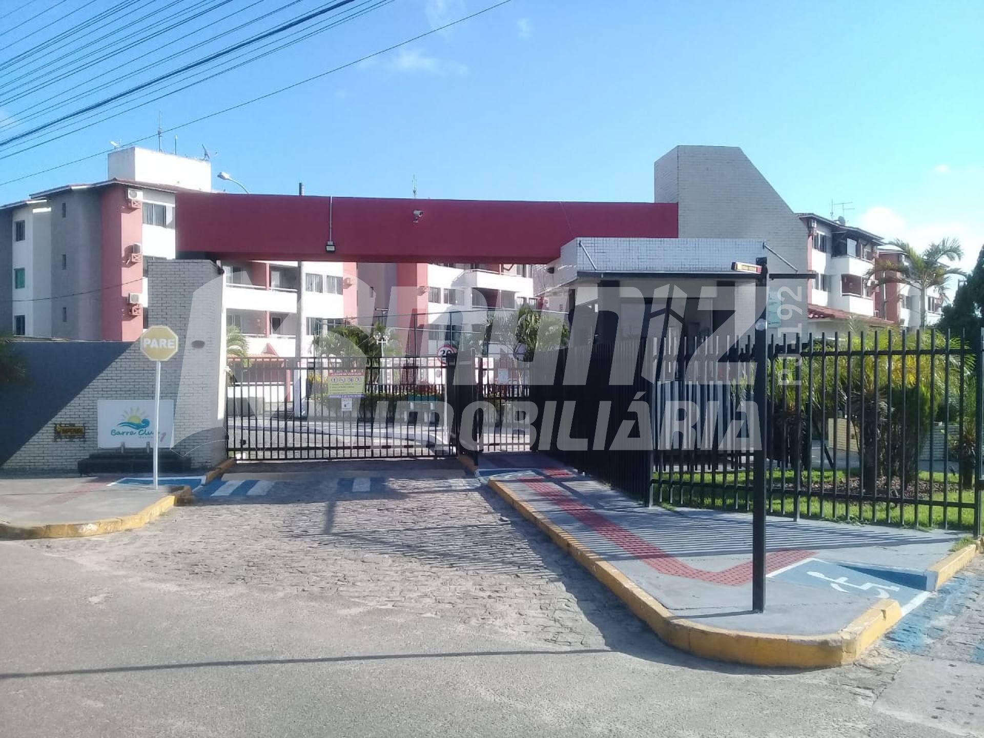 ALUGA-SE APTO NO COND. BARRA CLUB I