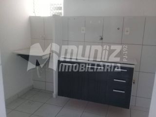 ALUGA-SE APTO NO COND. BARRA CLUB I