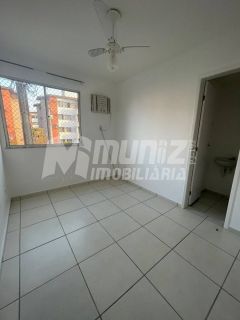 ALUGA-SE APTO NO COND. BARRA CLUB I