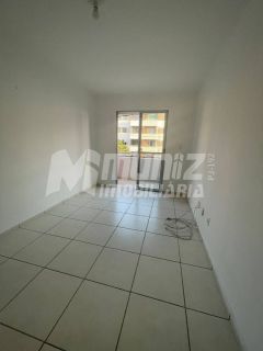 ALUGA-SE APTO NO COND. BARRA CLUB I