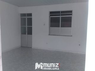 ALUGA-SE CASA NA RUA DO CARMO