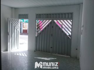 ALUGA-SE CASA NA RUA DO CARMO