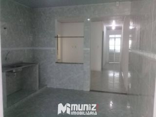 ALUGA-SE CASA NA RUA DO CARMO