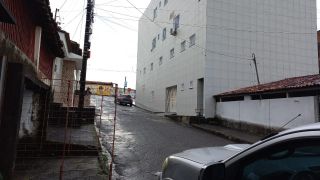 vende-se casa com 2 pavimentos no Eduardo Gomes