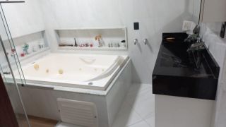 vende-se casa com 2 pavimentos no Eduardo Gomes