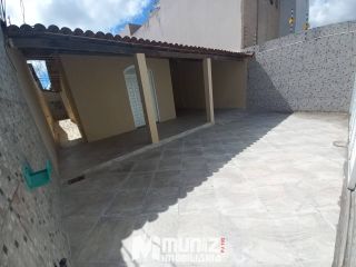 Casa Para Alugar com 3 quartos 1 suíte No Bairro Jabotiana