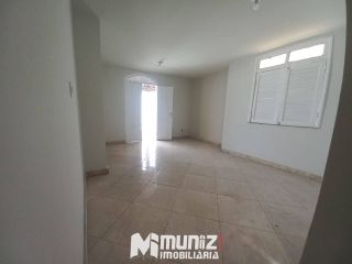 Casa Para Alugar com 3 quartos 1 suíte No Bairro Jabotiana
