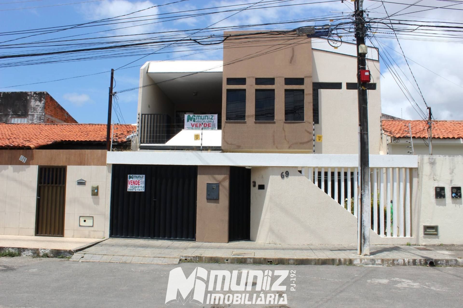 vende-se excelente casa com 2 pavimentos no Conj. Orlando Dantas