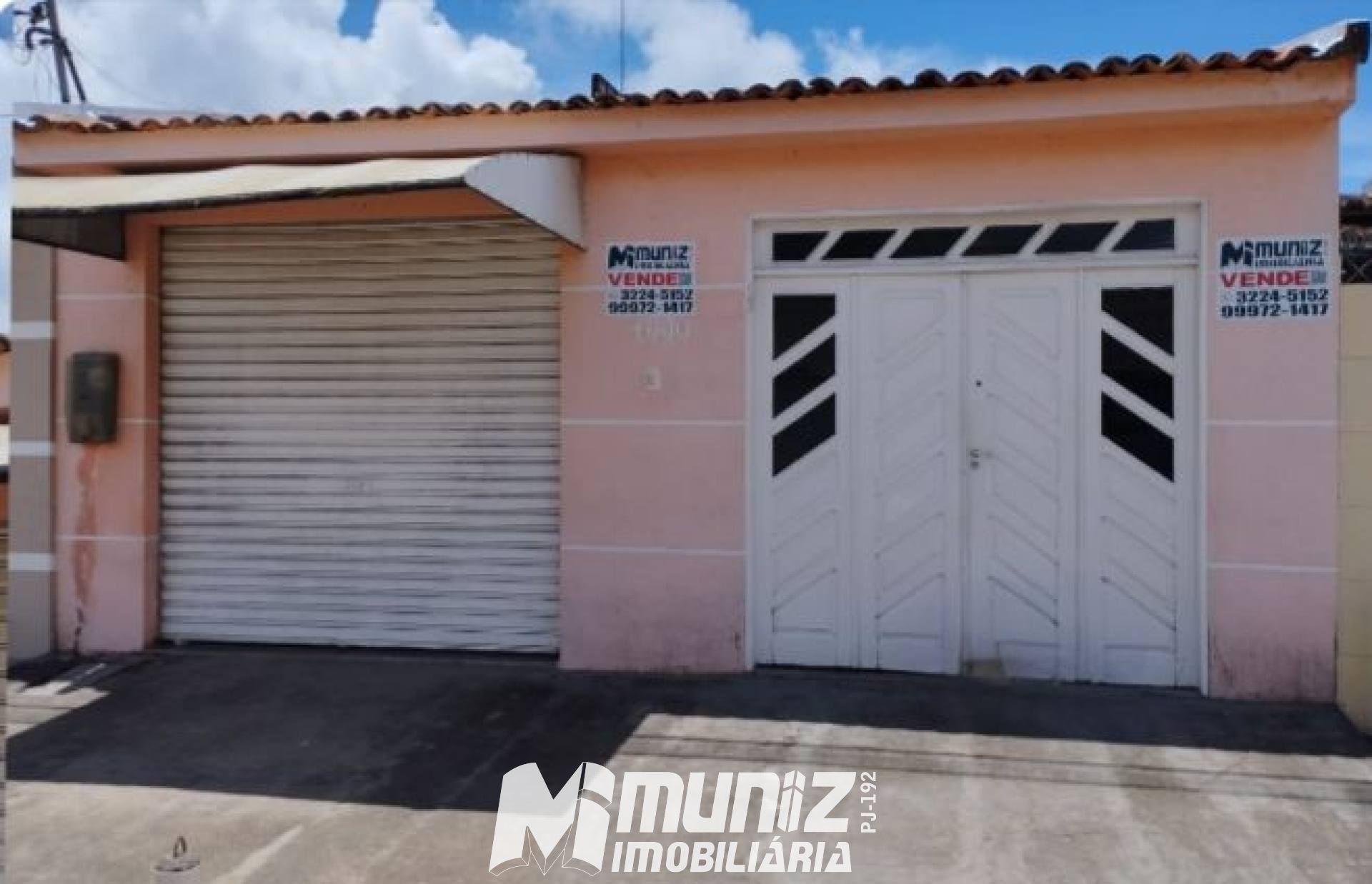 VENDE-SE CASA NO CENTRO DE NOSSA Srª DAS DORES