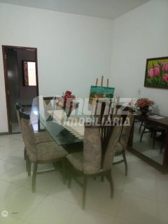 vende-se casa com 2 pavimentos no Rosa Elze