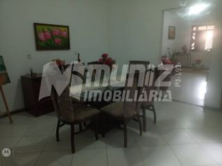vende-se casa com 2 pavimentos no Rosa Elze