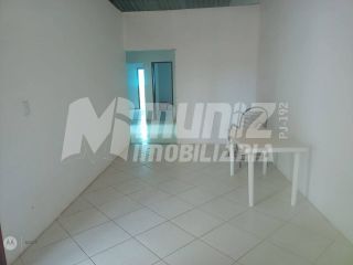 vende-se casa com 2 pavimentos no Rosa Elze