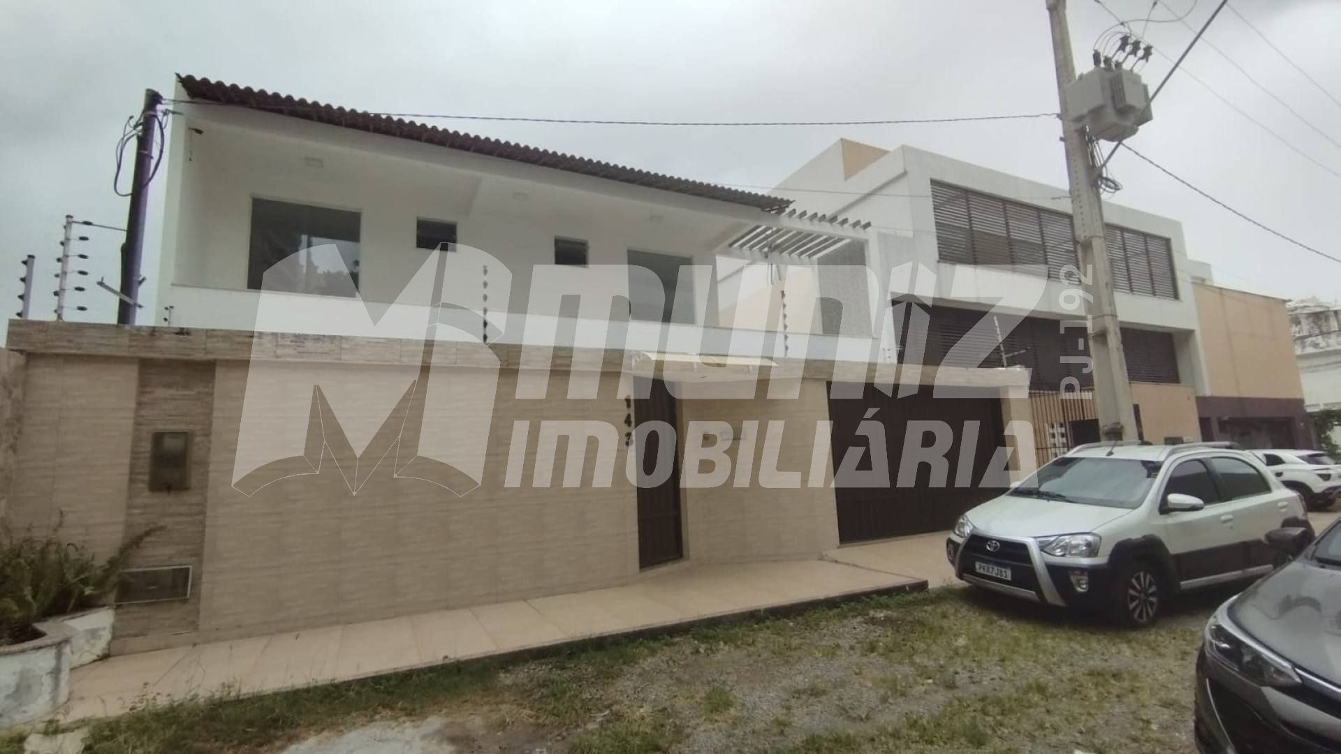 VENDE-SE CASA NA RUA MANOEL ESPÍRITO SANTO