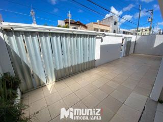 ALUGA-SE ÓTIMA CASA   PARA COMERCIO E RESIDÊNCIA ,NA RUA SD. PETRONILO JOSÉ DOS SANTOS