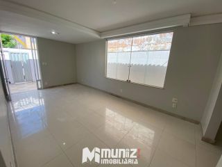 ALUGA-SE ÓTIMA CASA   PARA COMERCIO E RESIDÊNCIA ,NA RUA SD. PETRONILO JOSÉ DOS SANTOS