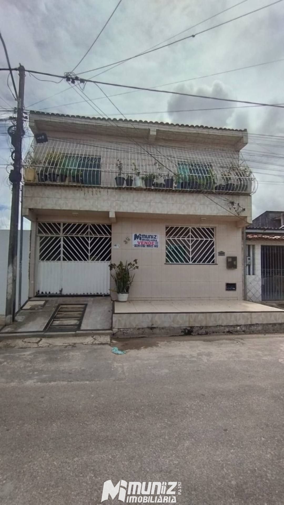 vende-se casa c/2 pavimentos no Conj Valadares