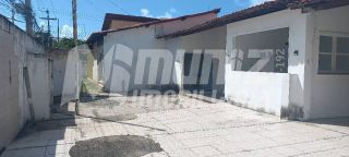 vende-se casa otima para comércio de esquina na Av Beira Mar
