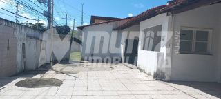 vende-se casa otima para comércio de esquina na Av Beira Mar
