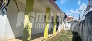 vende-se casa otima para comércio de esquina na Av Beira Mar