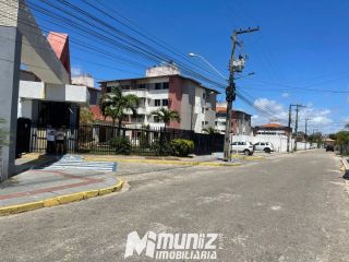 ALUGA-SE APT NO COND. BARRA CLUB RESIDENCE II