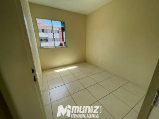 ALUGA-SE APT NO COND. BARRA CLUB RESIDENCE II