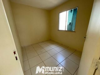 ALUGA-SE APT NO COND. BARRA CLUB RESIDENCE II