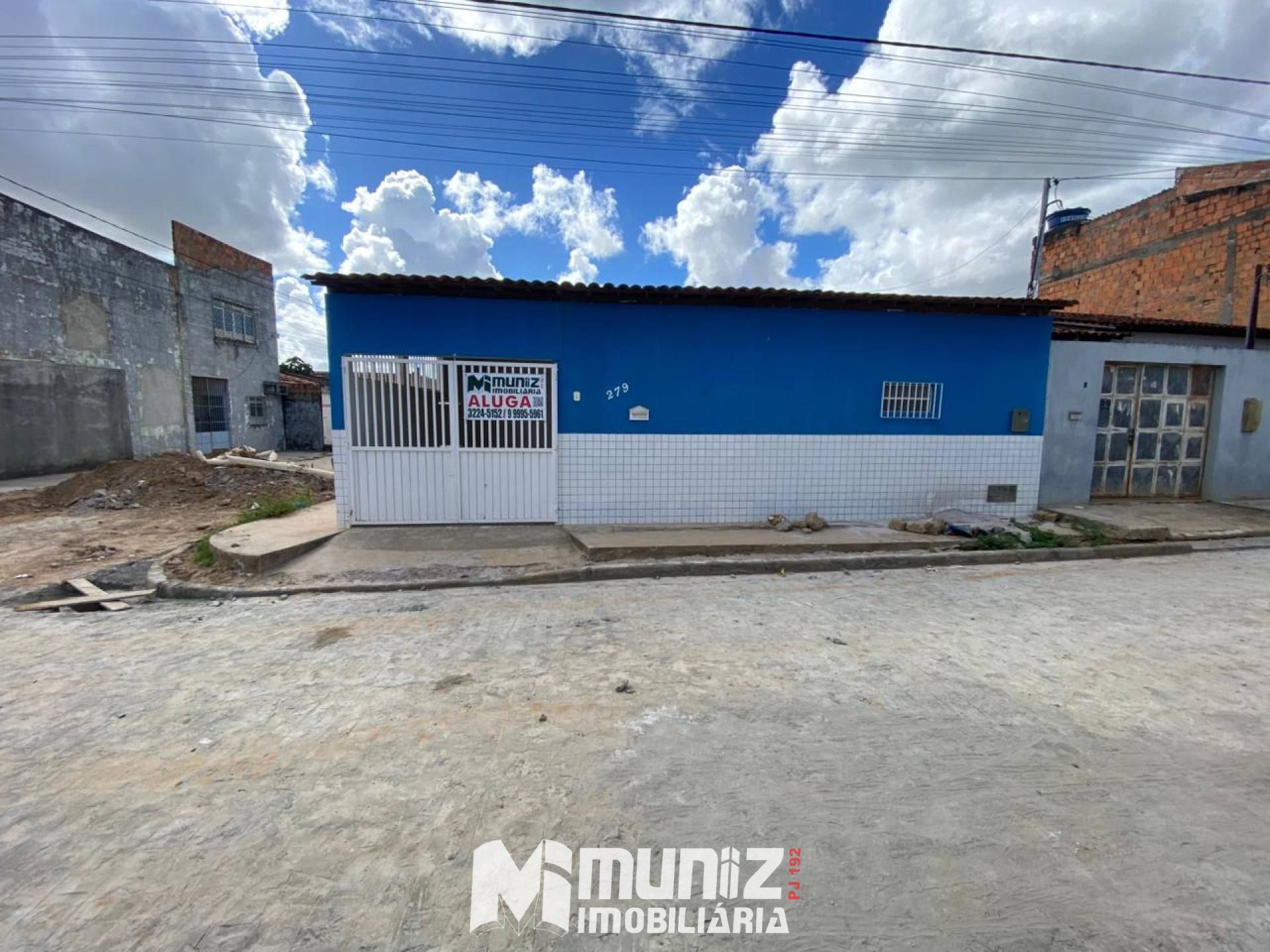 Casa Para Alugar com 3 quartos no bairro Rosa Elze em São Cristóvão