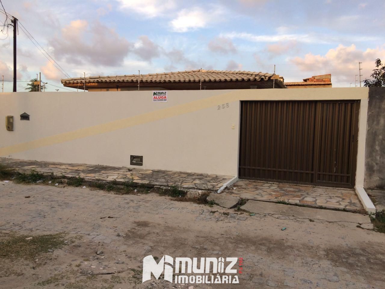 CASA PARA ALUGAR COM 3 QUARTOS NA ARUANA!