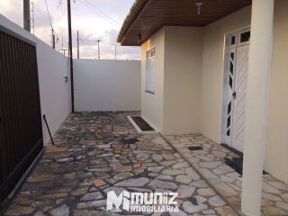 CASA PARA ALUGAR COM 3 QUARTOS NA ARUANA!