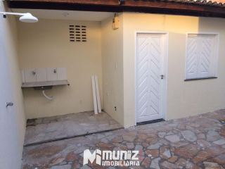 CASA PARA ALUGAR COM 3 QUARTOS NA ARUANA!