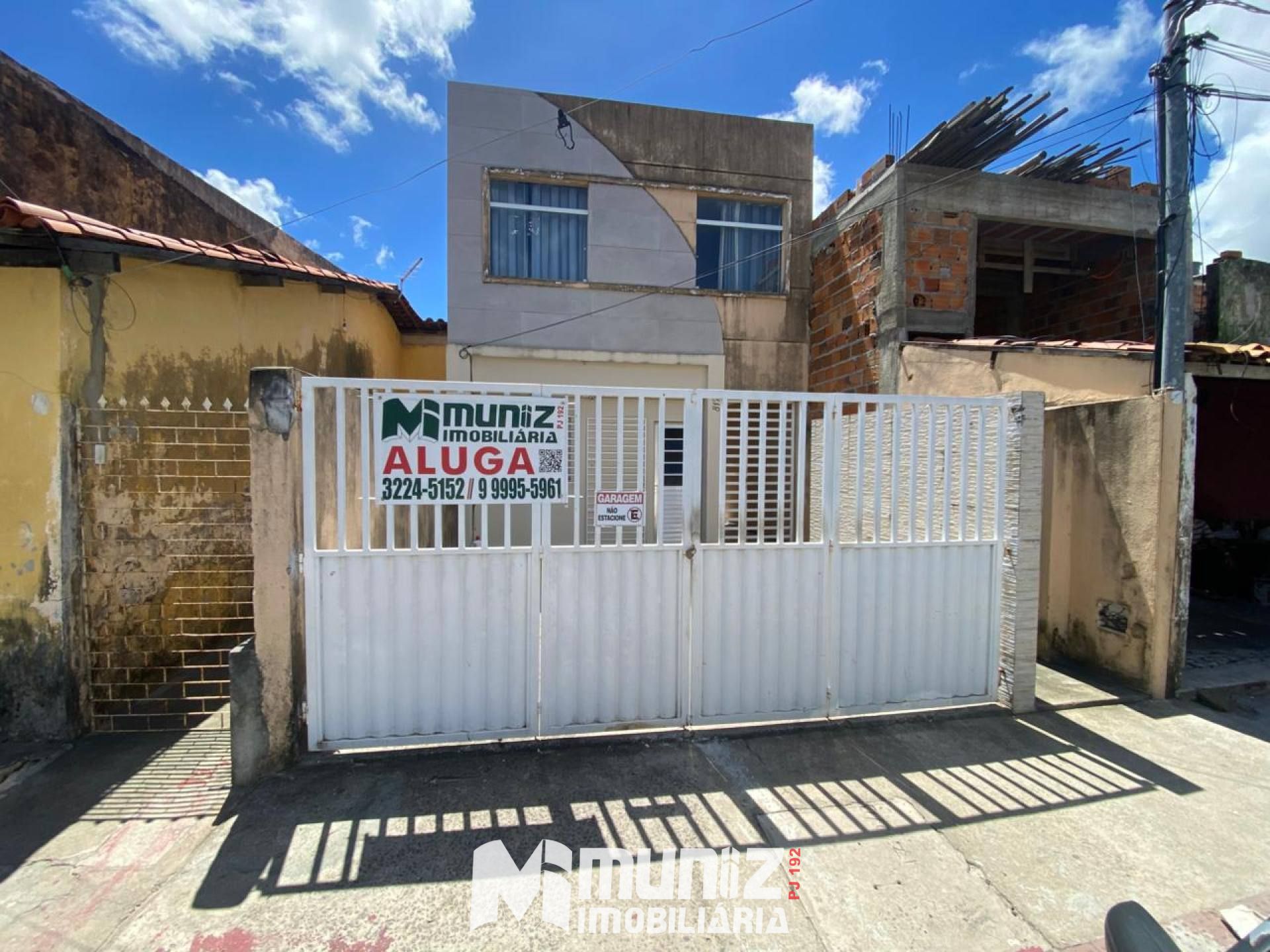 ALUGA-SE APTO NA PARTE TÉRRA DA AV. MAMEDE PAES MENDONÇA - GETÚLIO VARGAS