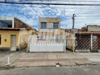 ALUGA-SE APTO A PARTE TÉRRA DA AV. MAMEDE PAES MENDONÇA