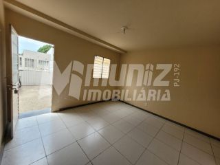 ALUGA-SE APTO A PARTE TÉRRA DA AV. MAMEDE PAES MENDONÇA