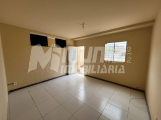 ALUGA-SE APTO A PARTE TÉRRA DA AV. MAMEDE PAES MENDONÇA