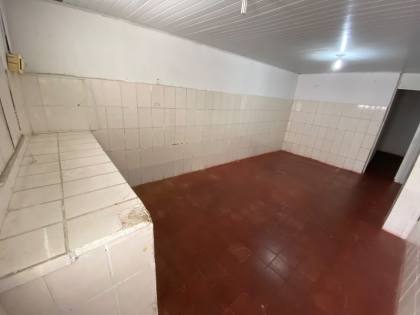ALUGA-SE  CASA PARA COMÉRCIO NO CENTRO NA RUA SIRIRI
