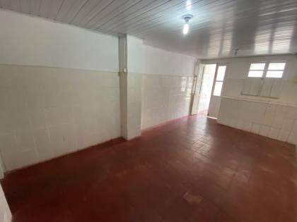 ALUGA-SE  CASA PARA COMÉRCIO NO CENTRO NA RUA SIRIRI