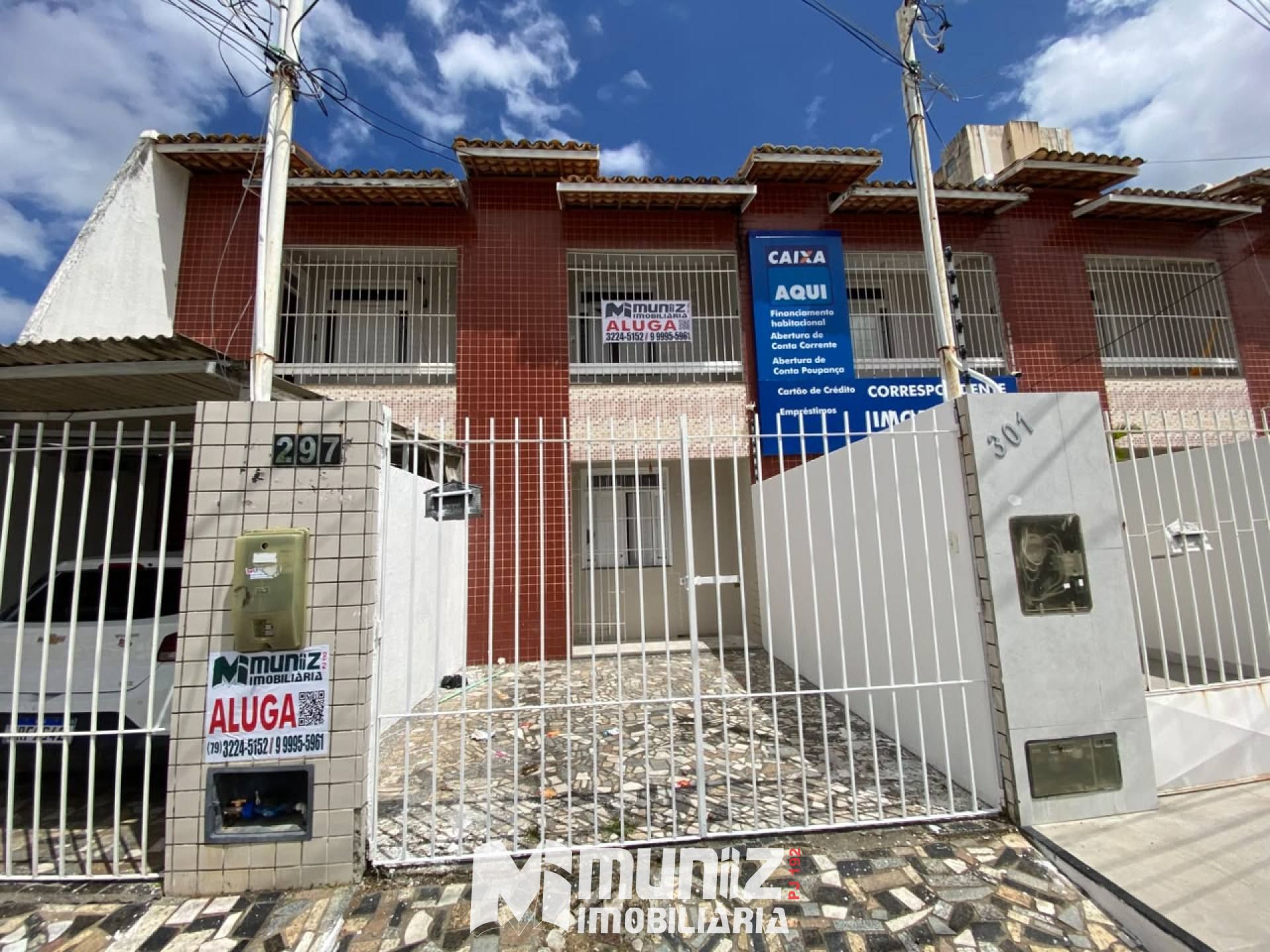 Aluga-se Casa com 2 Andares - Bairro Suíssa!