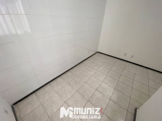 Aluga-se Casa com 2 Andares - Bairro Suíssa!