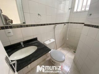 Aluga-se Casa com 2 Andares - Bairro Suíssa!
