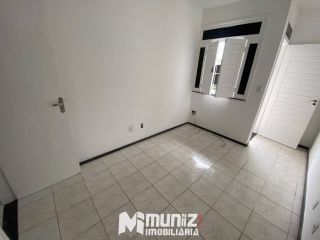 Aluga-se Casa com 2 Andares - Bairro Suíssa!