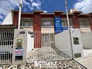 Aluga-se Casa com 2 Andares - Bairro Suíssa!