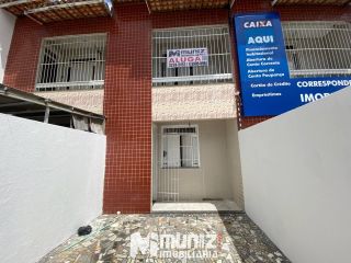 Aluga-se Casa com 2 Andares - Bairro Suíssa!