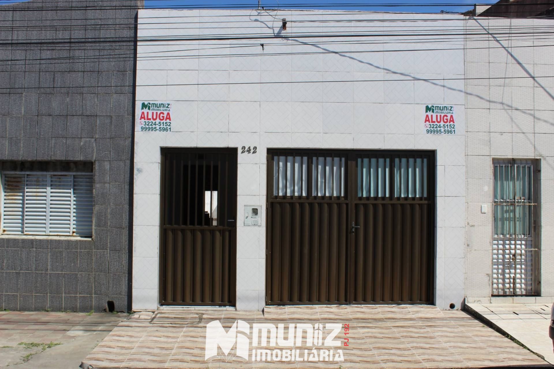 ALUGA-SE CASA NA RUA SIRIRI - BAIRRO CENTRO