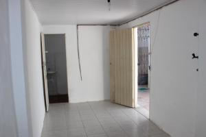 ALUGA-SE CASA NA RUA SIRIRI