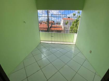 CASA C/ DOIS PAVIMENTOS NA RUA PADRE CALDAS
