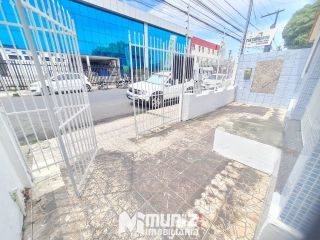 CASA NA RUA PROPRIÁ